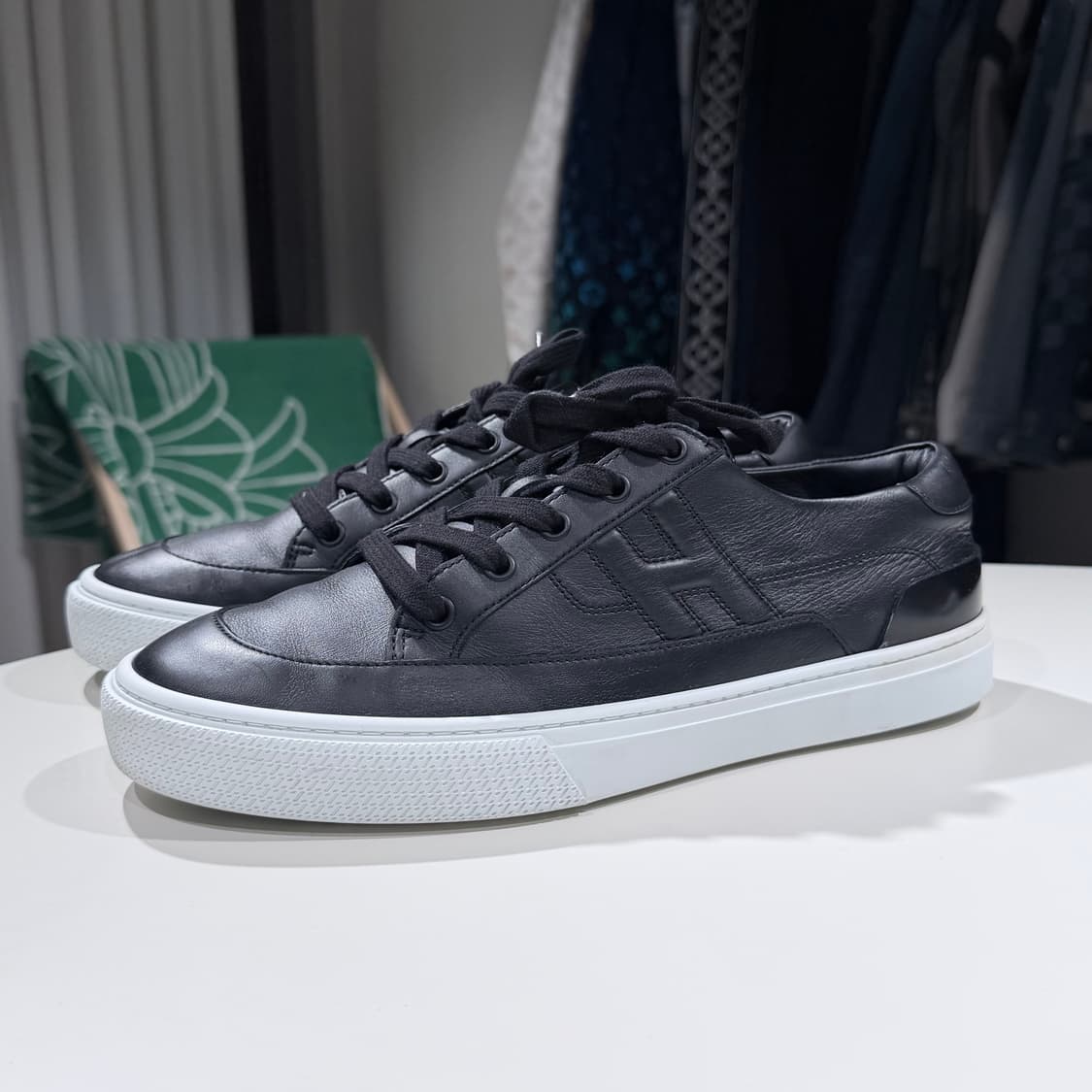 41.5 / 에르메스 딥 블랙 카프스킨 레더 스니커즈 상품이미지1