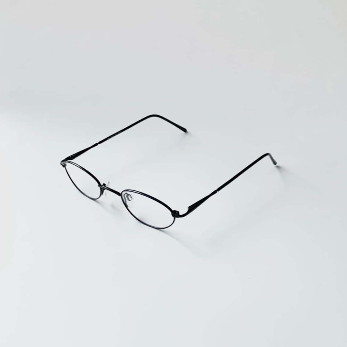 [픽키-691] 블랙 메탈 풀프레임 안경 슬림 오벌 쉐입 미니멀 클래식 상품이미지2