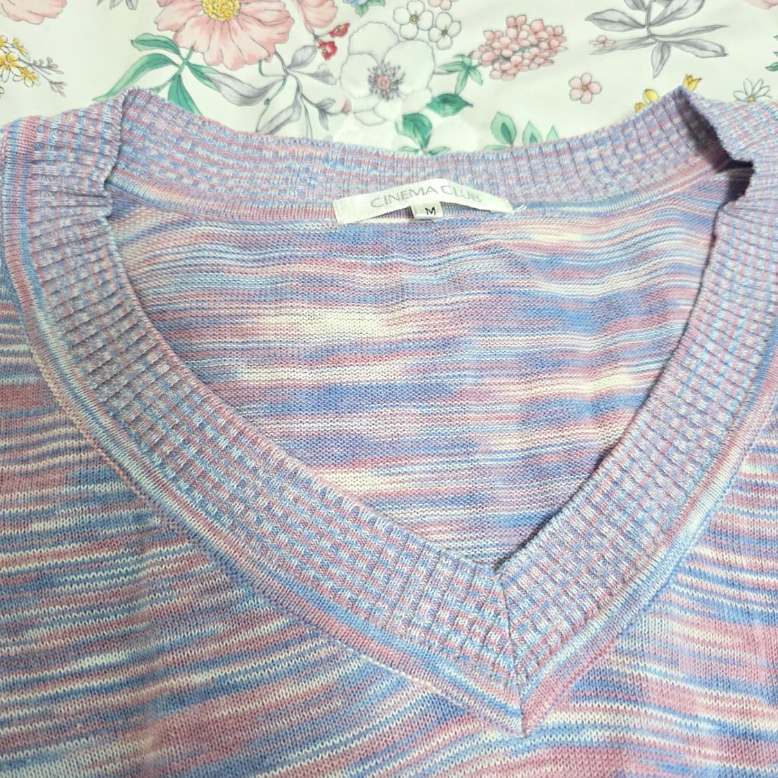 일본빈티지)시네마클럽 쿨톤 y2k 브이넥파스텔스트라이프 모리걸스즈코 니트 상품이미지2