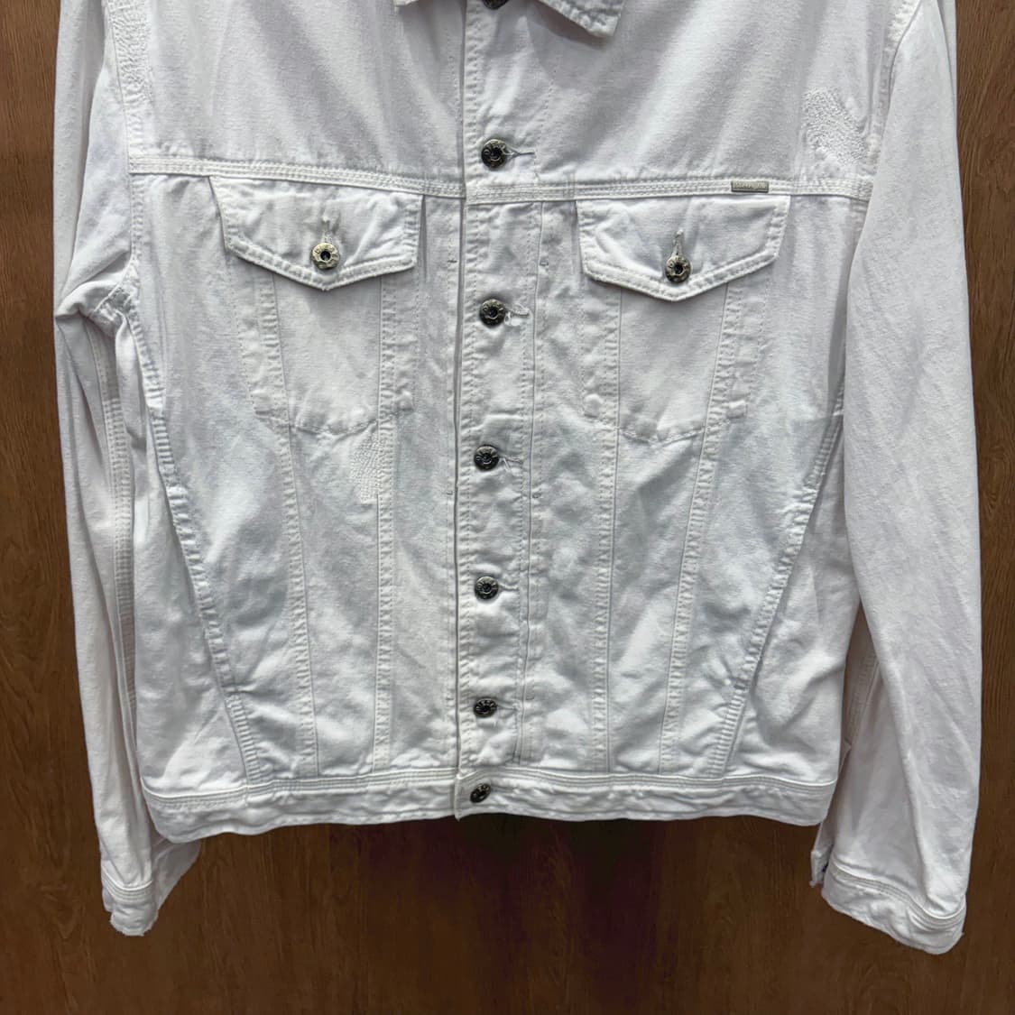 디젤 코튼 자켓 라벨 레더 패치 사이드 버튼 탭 디테일 레귤러핏 화이트 상품이미지5