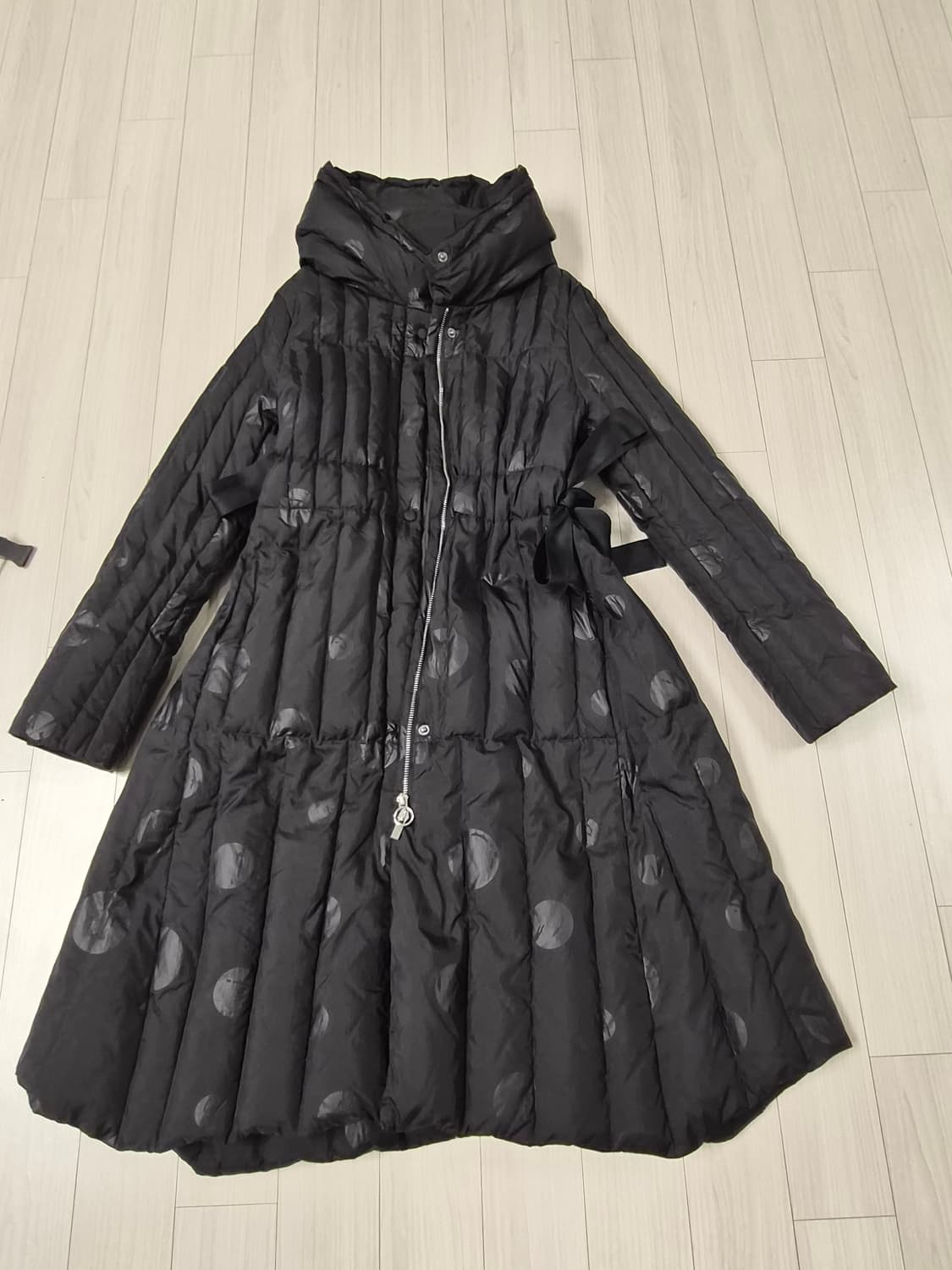 [브랜드] 이상봉에디션 아트 도트 구스다운 롱코트 (아트블랙) 상품이미지7