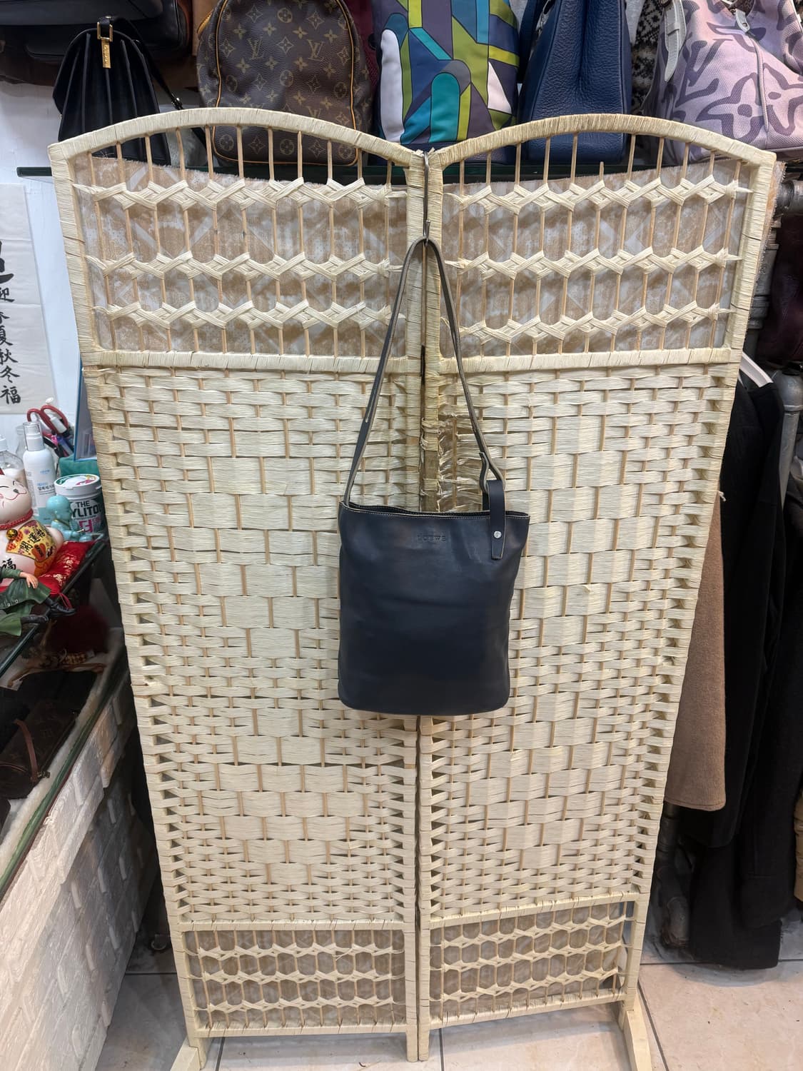 정품 로에베 쇼퍼백 팝니다 상품이미지1