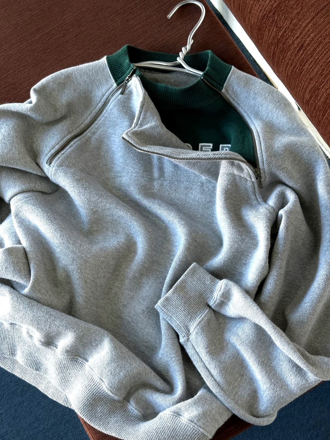 Fake layered design wide sweat P/O 상품이미지1