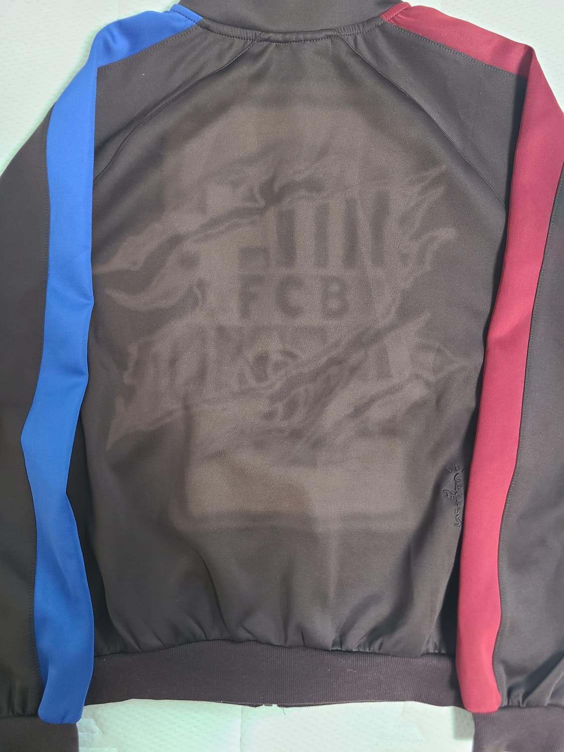 트래비스 스캇 x 바르샤 레트로 자켓 상품이미지3