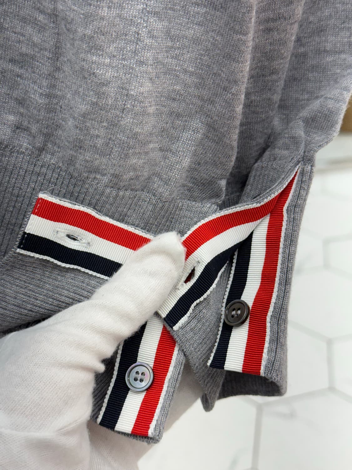 [4] 톰브라운 사선완장 메리노 울 가디건 상품이미지5