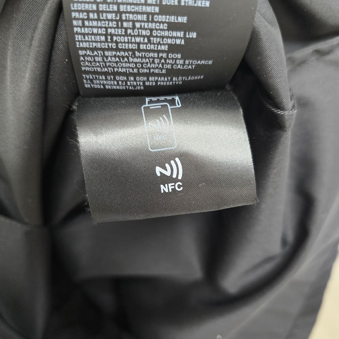 24fw 프라다 리나일론 셔츠 자켓 xl사이즈 105 110 판매 상품이미지6