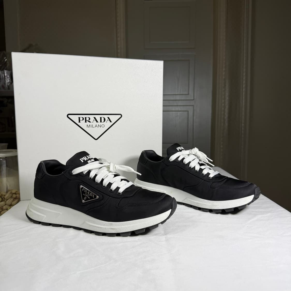 프라다 프랙스 01 리나일론 레더 스니커즈 상품이미지1