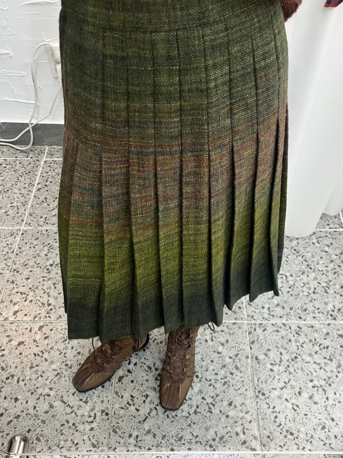 Green ombré pleated wool skirt 상품이미지3