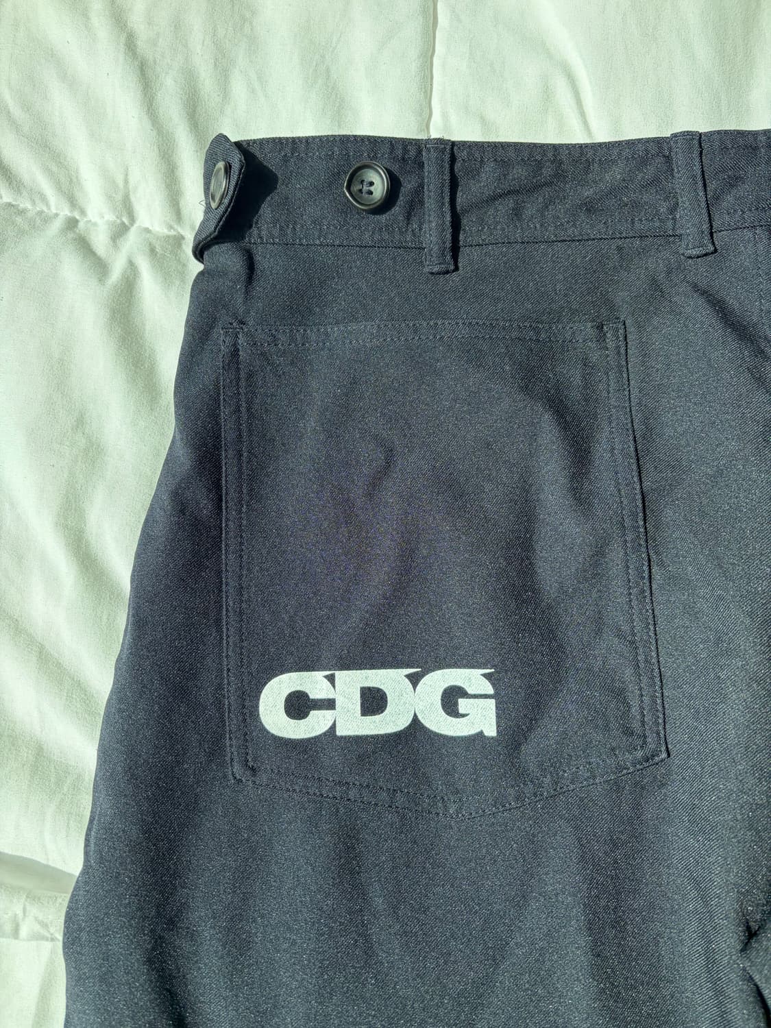 [L] 꼼데가르송 CDG 백로고 팬츠 다크네이비 상품이미지2