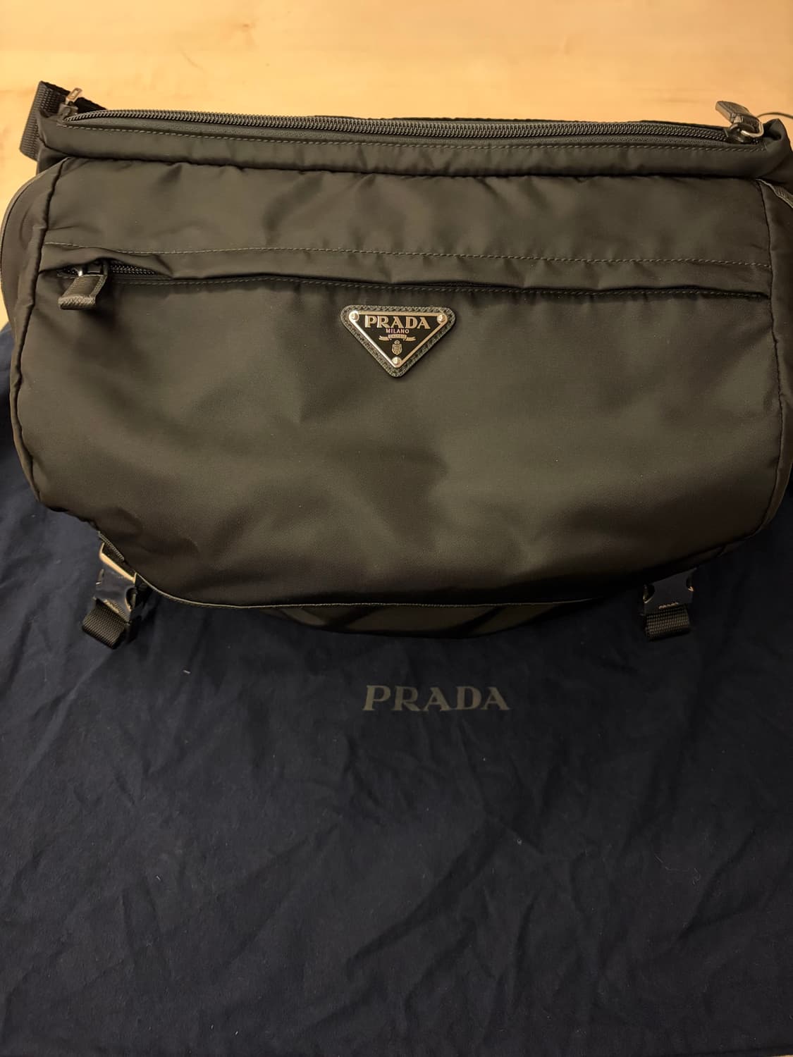 PRADA 바이커백 2VH991 블랙 라지사이즈 상품이미지1