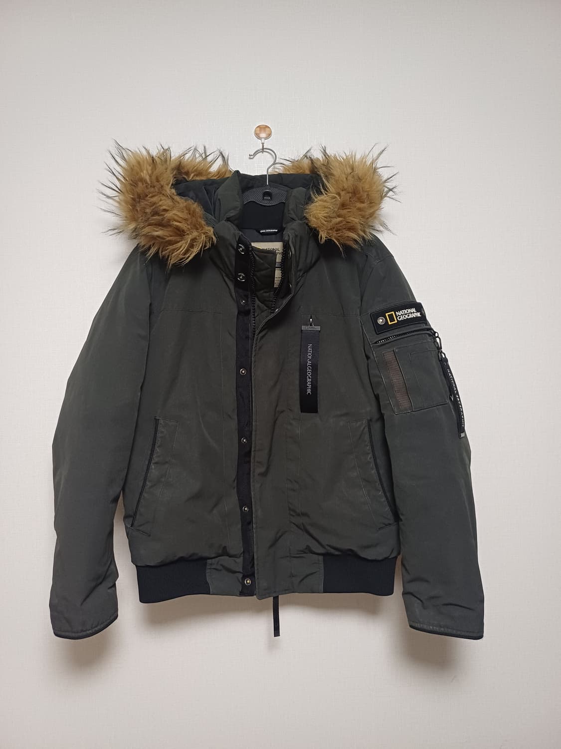 내셔널지오그래픽 카키 숏패딩 상품이미지1