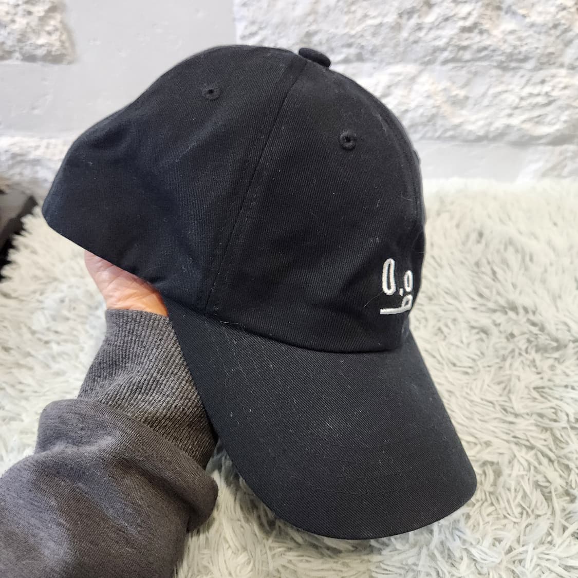 OUT OF BOUNDS 미니멀 자수 블랙 볼캡 상품이미지2