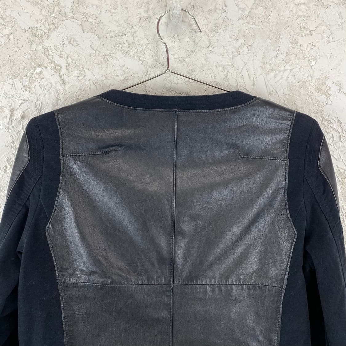 SACRA 레더 블록 패치드 애시메트릭 지퍼 자켓 상품이미지6