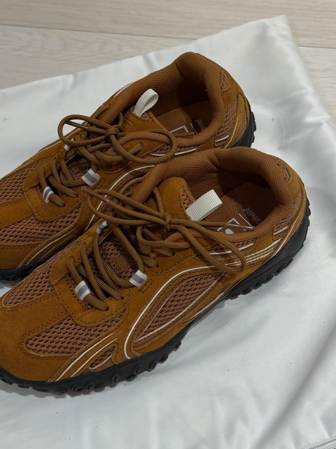 ‼️이사 처분 (1회착용) 휠라 에샤페 카멜 운동화 스니커즈 240 상품이미지3