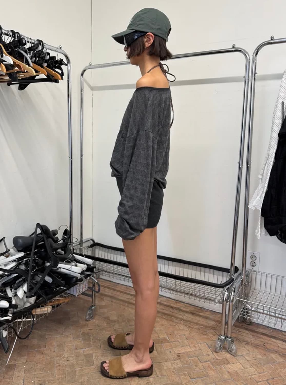 SEO RIBBED HEM OFF-SHOULDER TOP CHARCOAL 상품이미지4