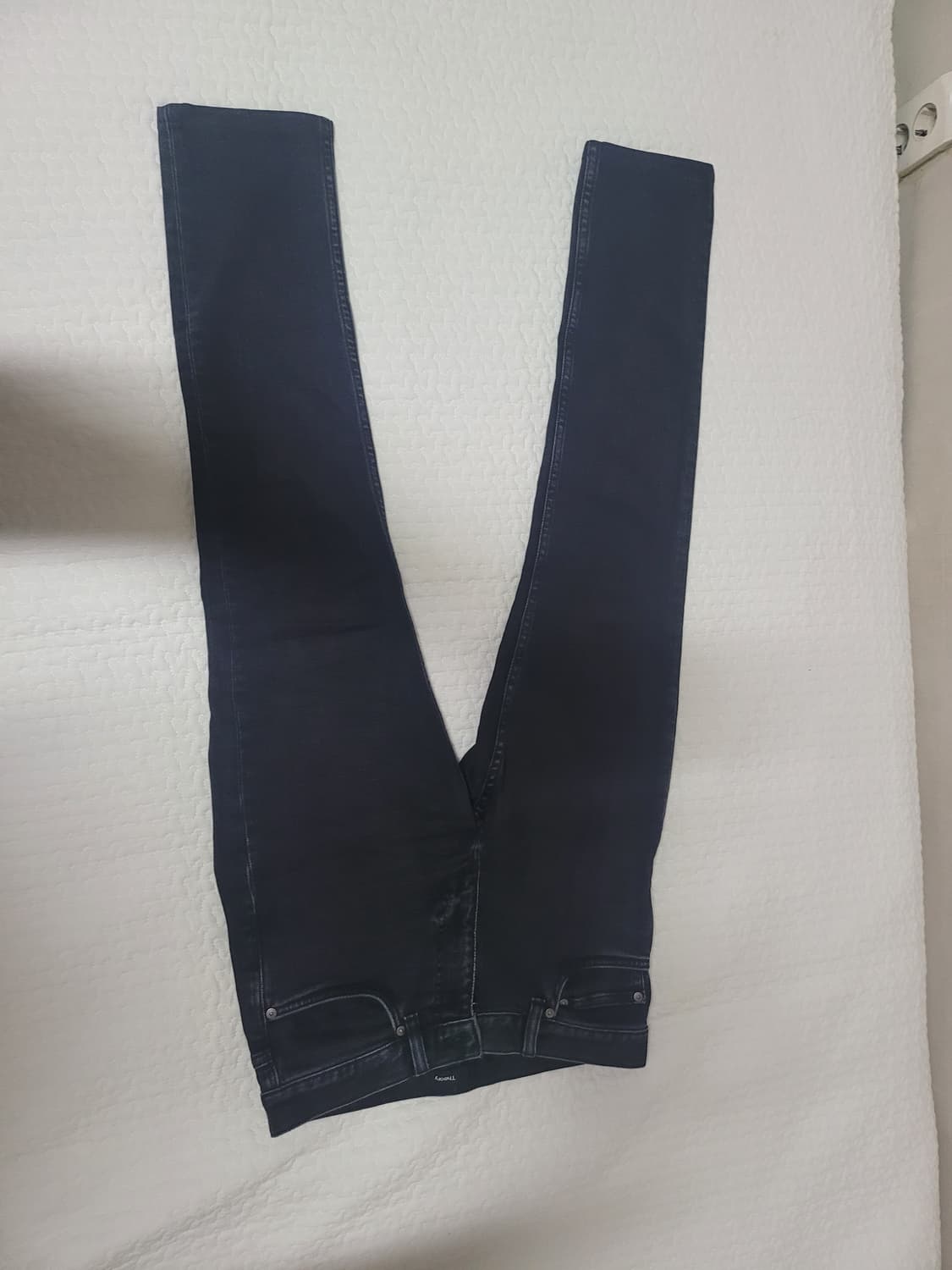 띠어리 애쉬드블랙 스키니진 28 상품이미지1
