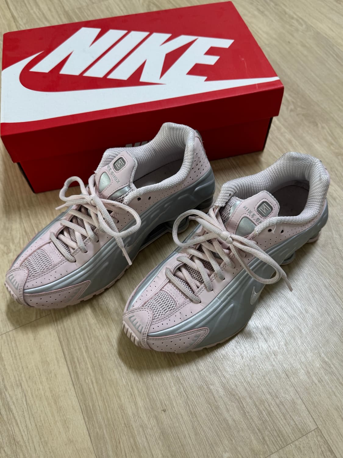 나이키 샥스 R4 베얼리 로즈 250 상품이미지4