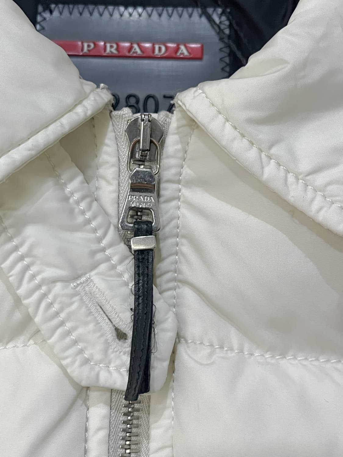 프라다 06a/w 화이트 다운 푸퍼 상품이미지5