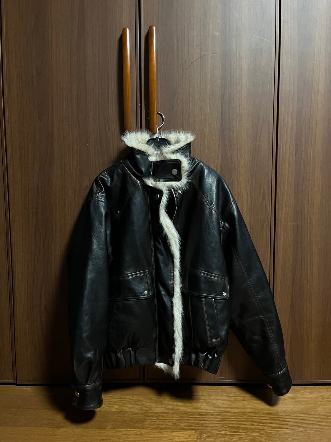 러프넥 레더 무스탕 상품이미지1