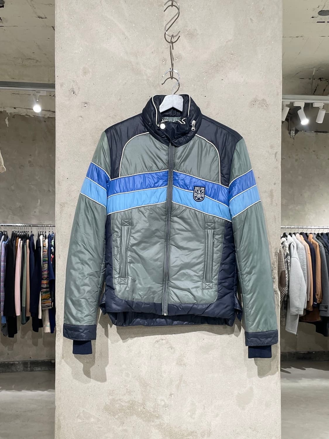 돌체 앤 가바나 00s 엠블럼 패치 푸퍼 자켓 상품이미지1