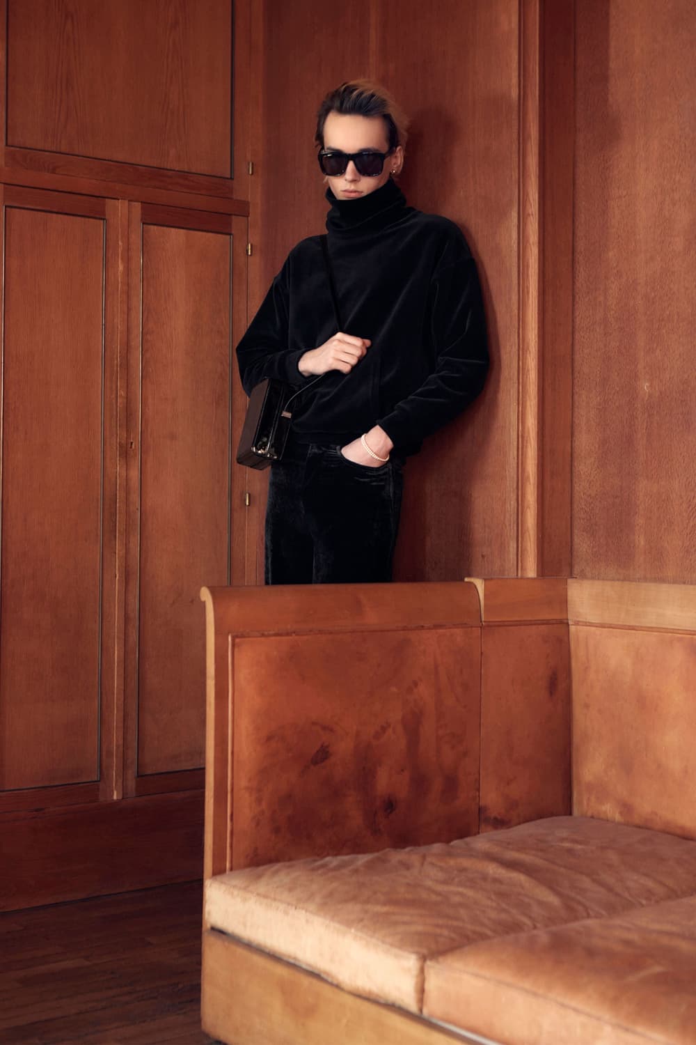 [차은우님 착용] 생로랑 22fw 벨벳 터틀넥 상품이미지1