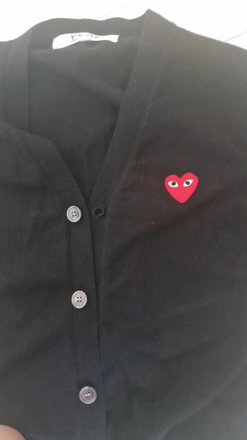 플레이 꼼데가르송 레드 하트 니트 가디건 블랙 상품이미지2