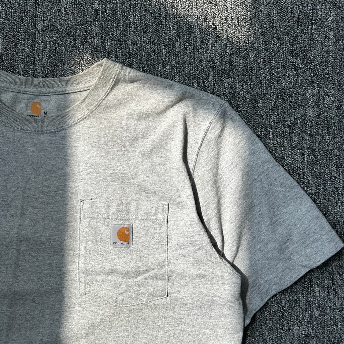 칼하트 오리지널핏 그레이 포켓 반팔티셔츠 상품이미지2
