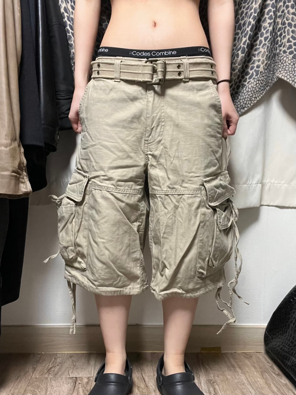 베이지 빅포켓 디테일 카고팬츠 하프 상품이미지1