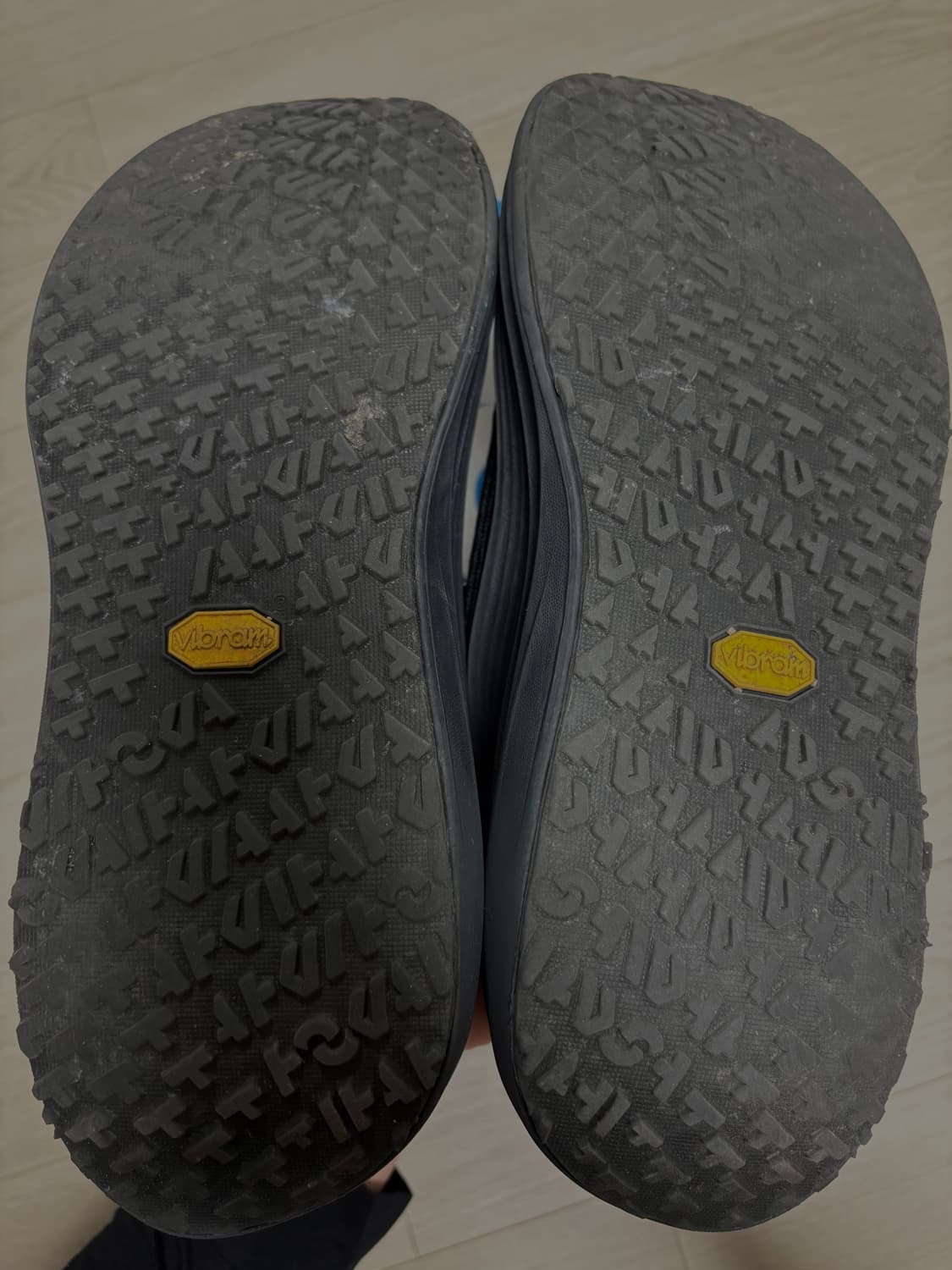 꼼데가르송 x 호카 TC 1.0 블랙 295 상품이미지2