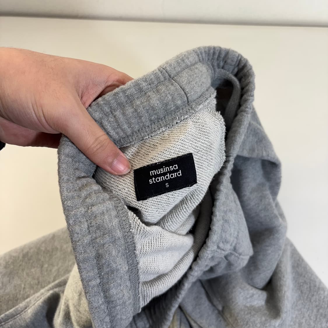 S 무탠다드 그레이 레귤러일자핏 원턱 트레이닝 스웻팬츠 상품이미지4