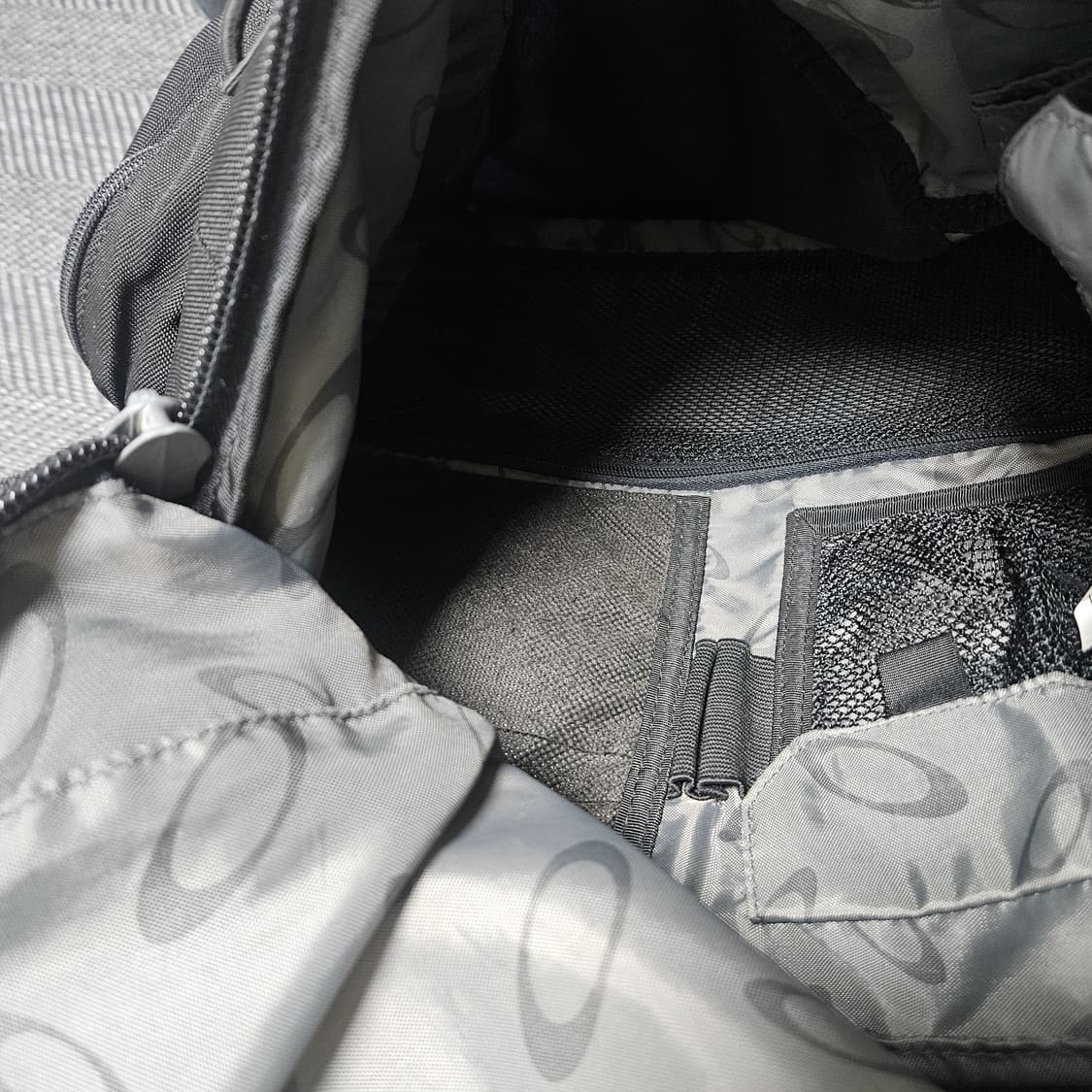 오클리 아이콘 로고 테크니컬 백팩 상품이미지4