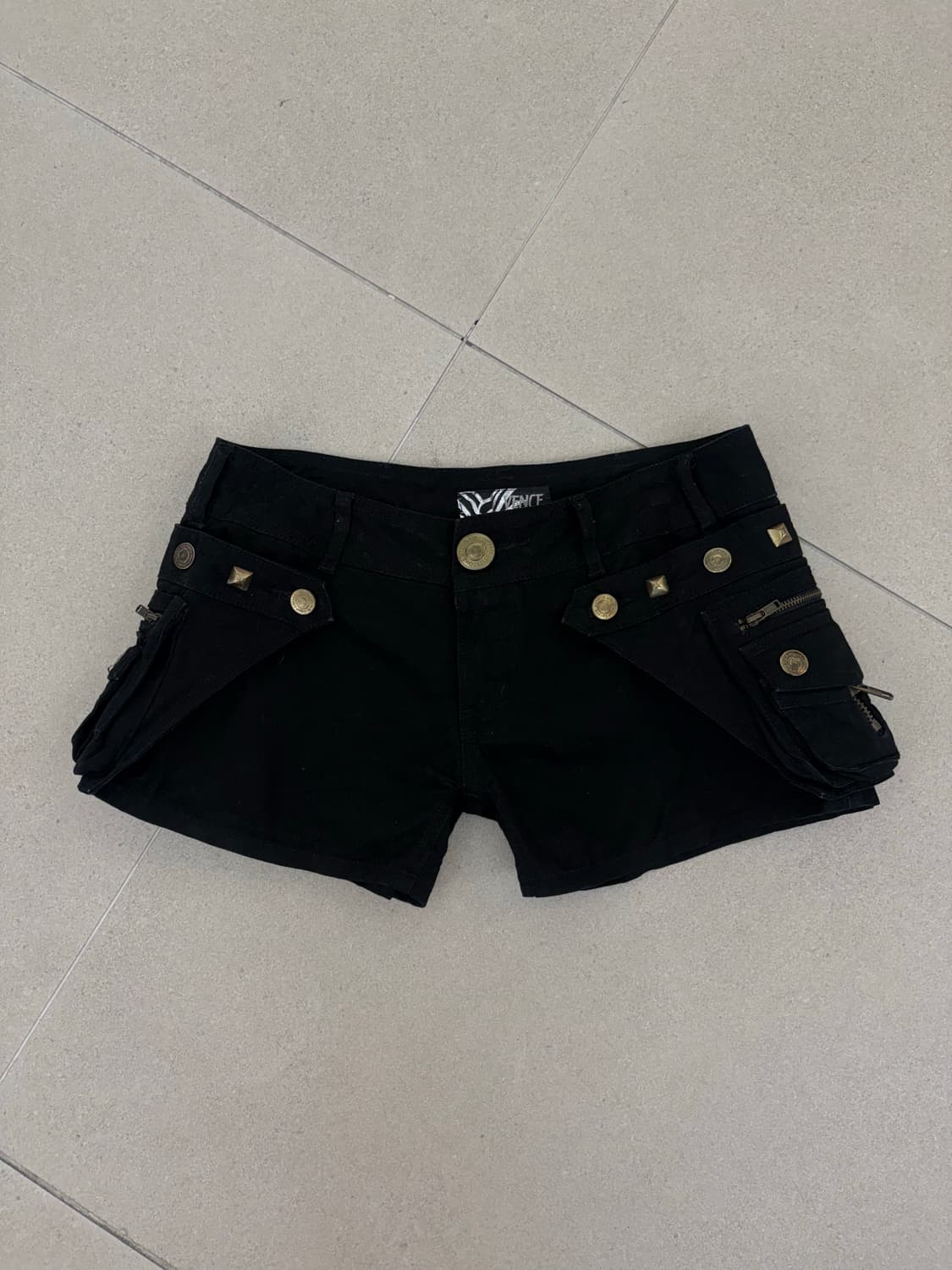 스터드 포켓 반바지 상품이미지1