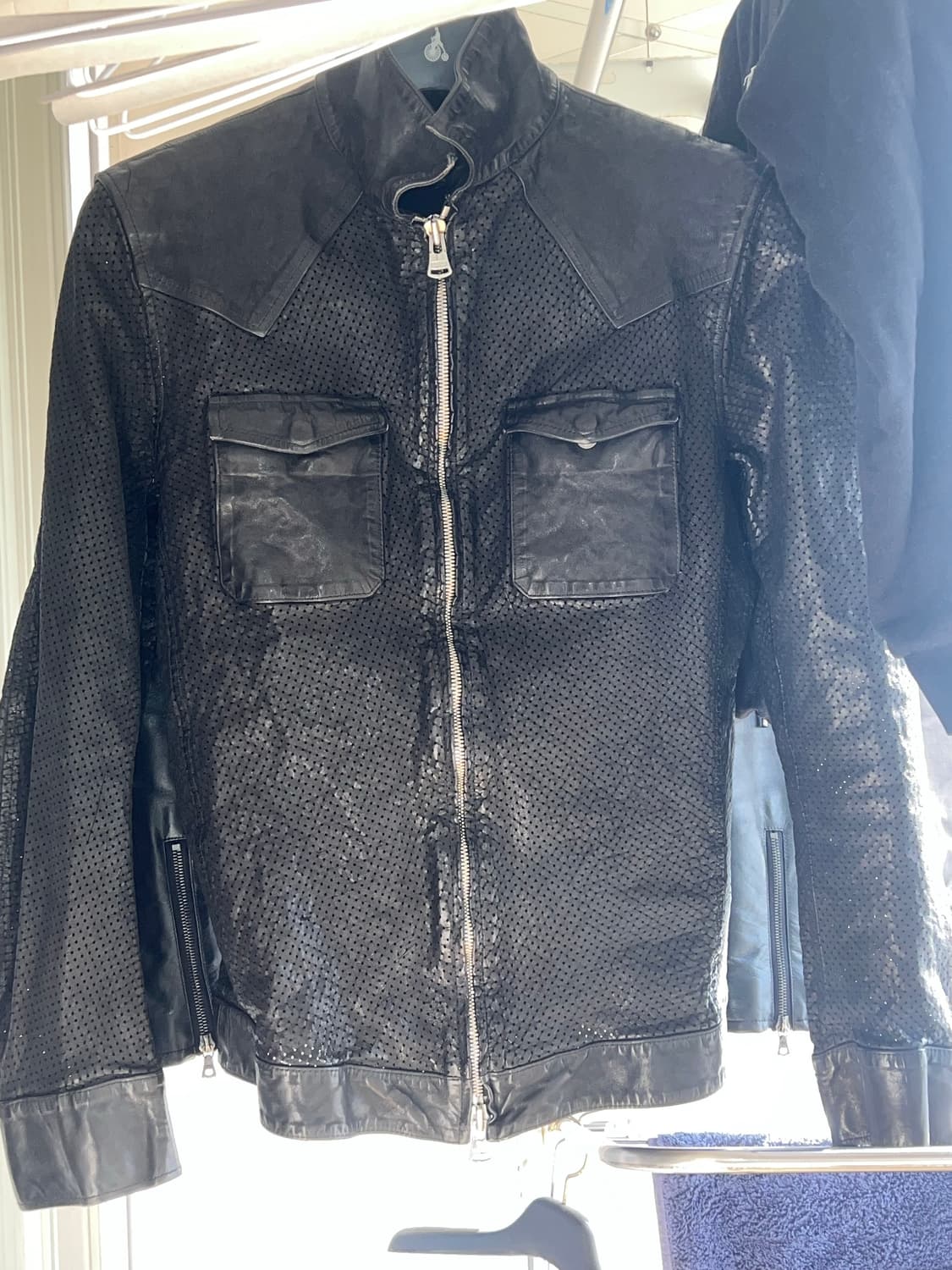 이사무 카타야마 백래쉬 폴리쉬 캥거루 스킨 펀칭 레더 자켓 상품이미지1