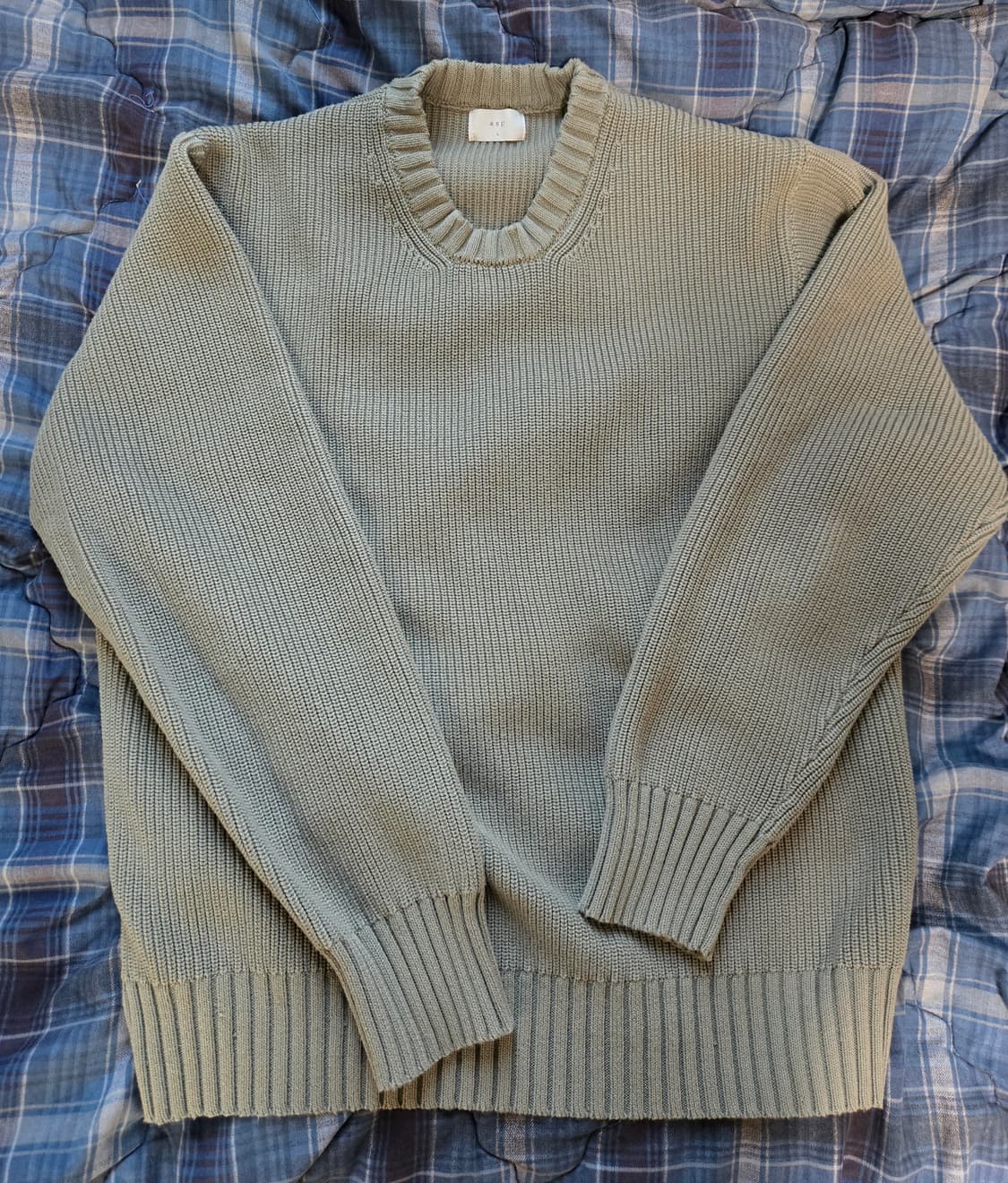 애습 인텔리 코튼 크루넥 니트 그레이시 그린 L 사이즈 판매합니다. 상품이미지2