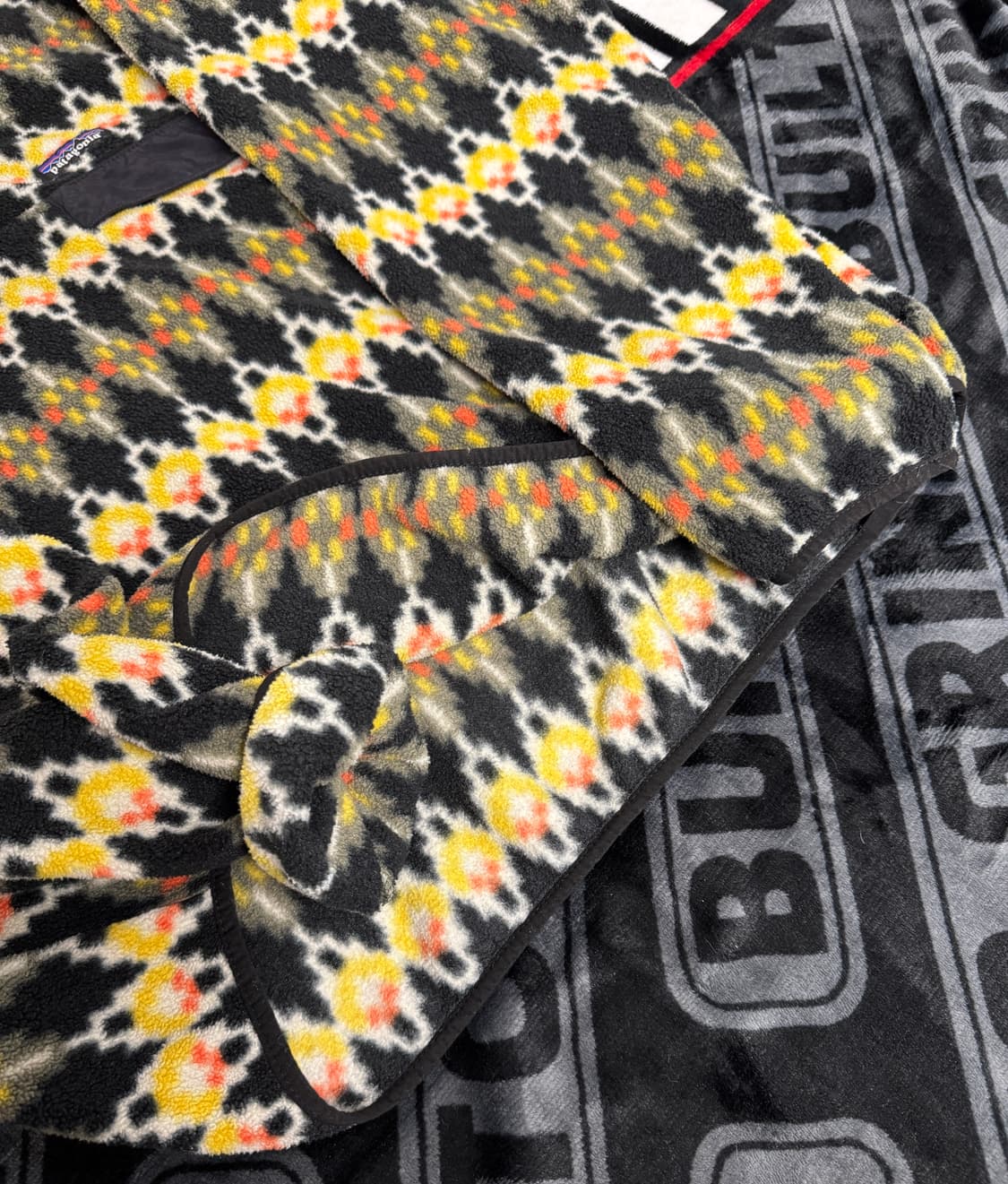 파타고니아 신칠라 스냅 티 풀 오버 포레스트 카펫 블랙 골드 상품이미지5