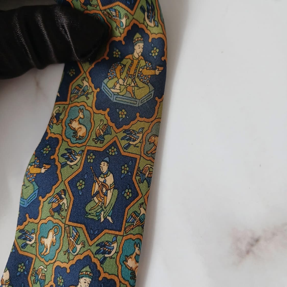 살바토레페라가모 네이비오리엔탈 패턴 넥타이 9.3cm A~B등급 E956 상품이미지10