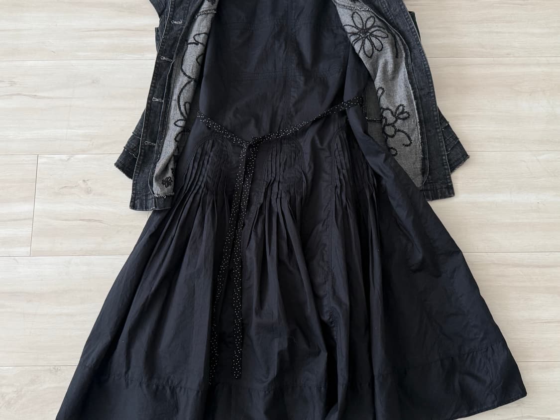 Black Pleated Midi Dress 상품이미지2