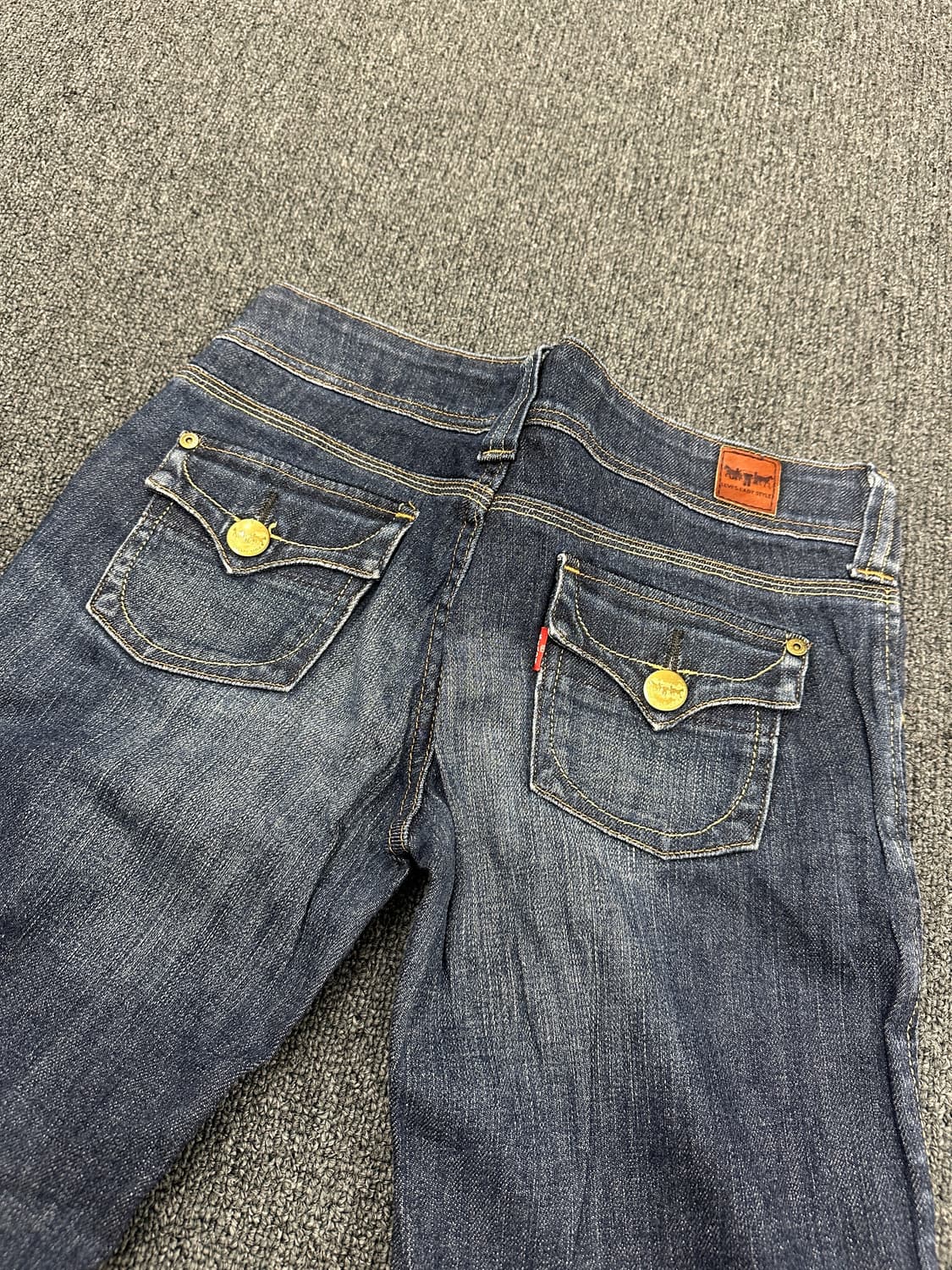 27) 리바이스 우먼스 와이드 부츠컷 워싱 데님팬츠 상품이미지3