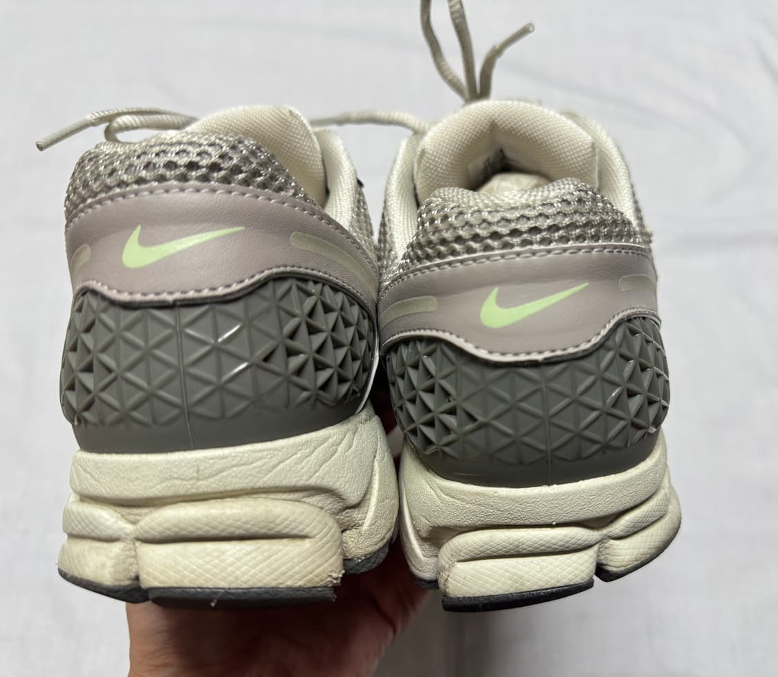 w 나이키 줌 보메로5 코블스톤 / 285사이즈 / 10회미만 착용 상품이미지5