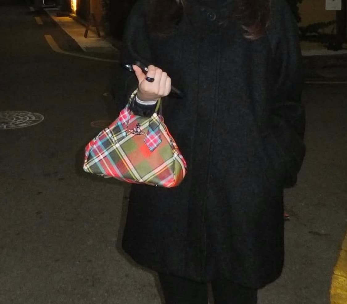 비비안웨스트우드 타탄체크토트백 상품이미지3