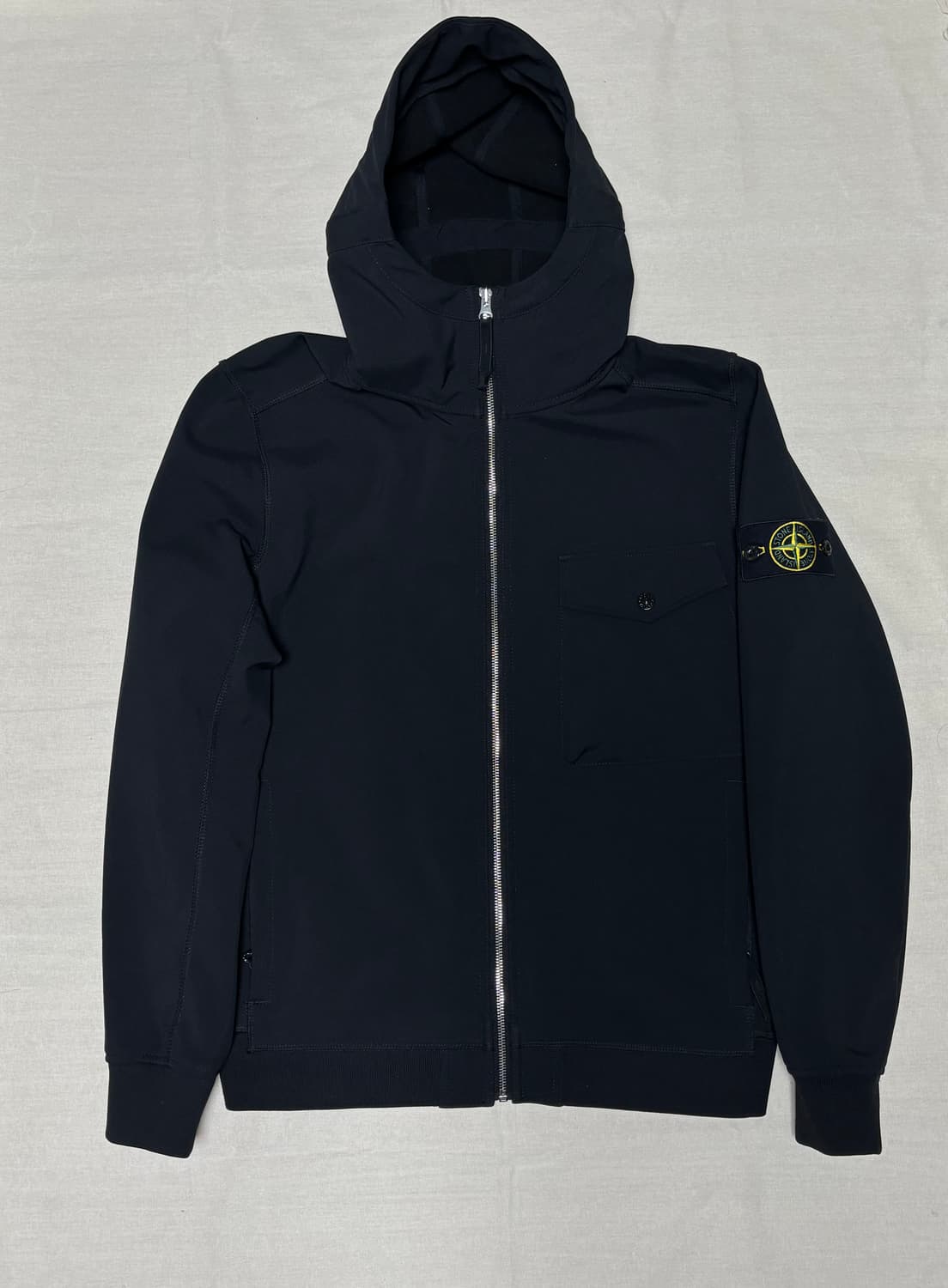 [백화점판] 스톤아일랜드 소프트쉘 후드 바람막이 자켓 [L] 상품이미지1