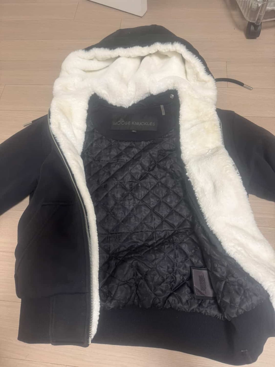 무스너틀 버니스웨터 s 판매합니다 상품이미지3