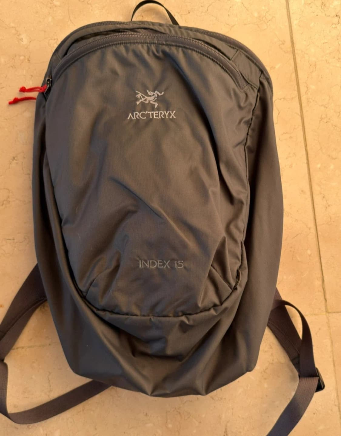 아크테릭스 인덱스 15 회색 등산 가방입니다. 가볍고 수납이 용이해서 등 상품이미지1