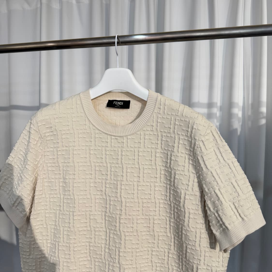 A+ / 56 펜디 26SS FF 샐러리아 올오버 크루넥 반팔 니트 상품이미지3