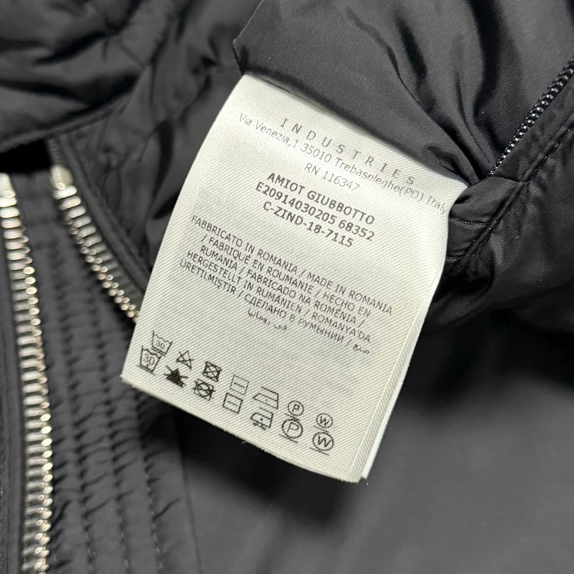 [블랙 3/새상품급] 몽클레어 아미오 경량패딩 자켓 블랙 풀구성 상품이미지5