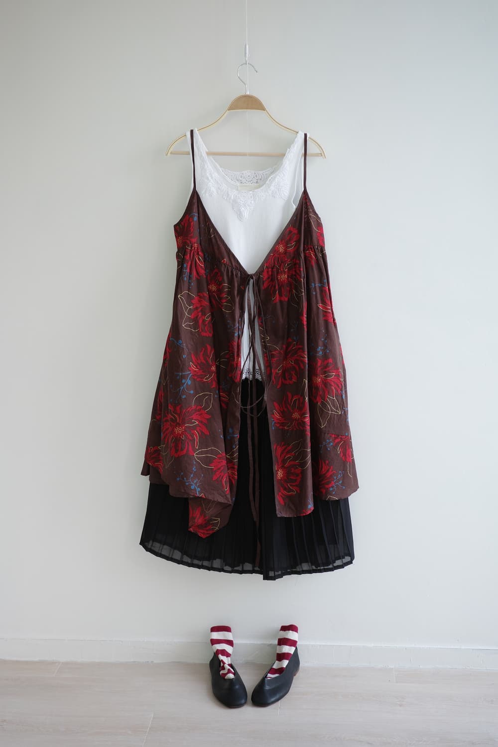 AS KNOW AS DE BASE 
• 레드 플라워 브라운 코튼 원피 상품이미지9