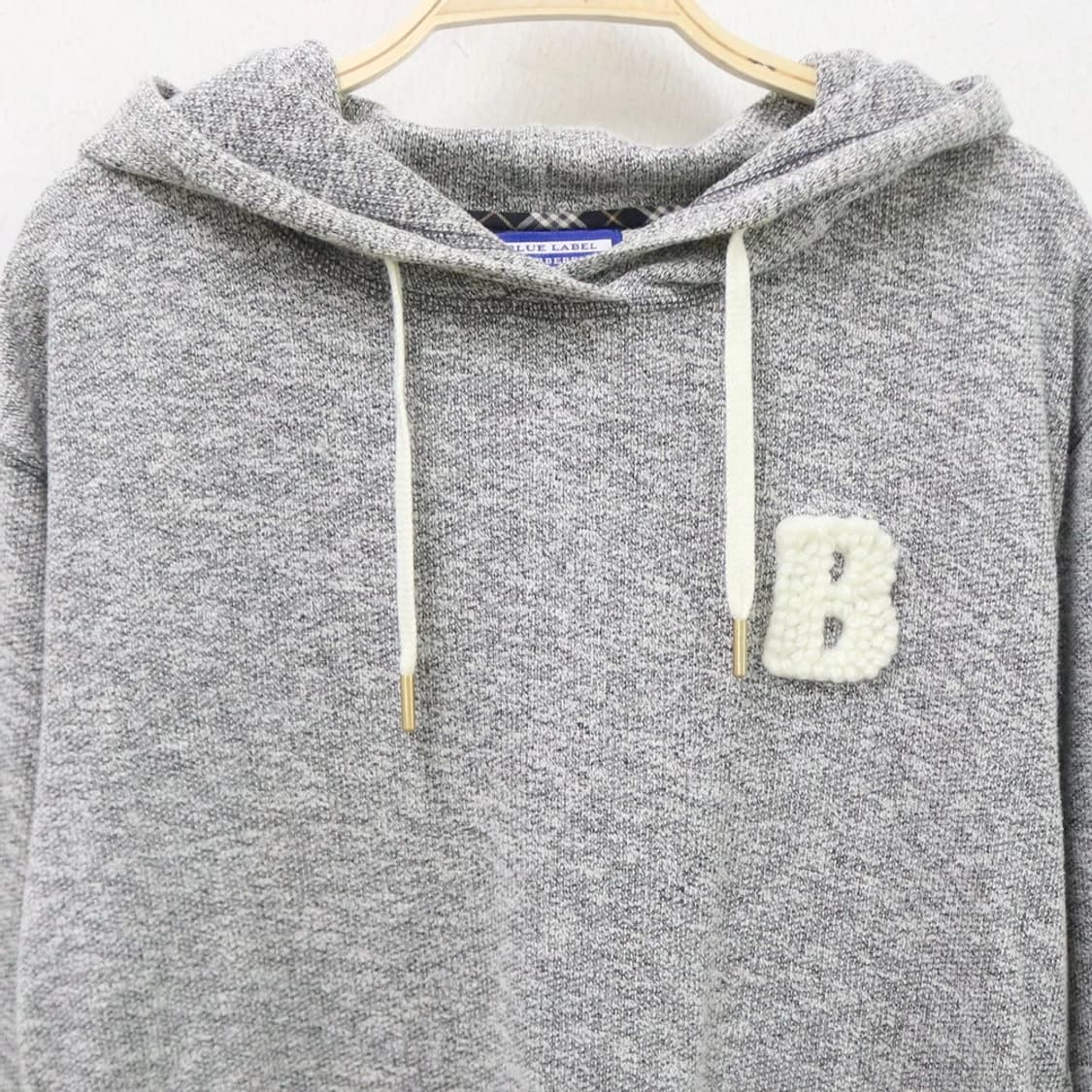버버리 블루라벨 부클 자수 후드티 62235 상품이미지5