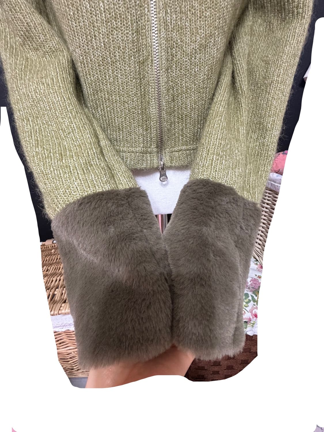 새제품ㅡ 털장식 올리브그린 컬러 집업 55 상품이미지5