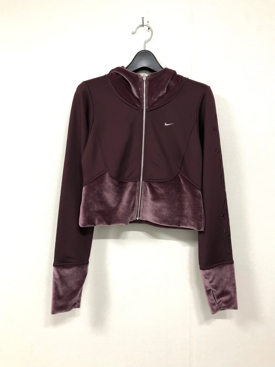 (대장) 나이키 여성 핏드라이 딱붙핏 비즈 크롭 벨벳 져지 후드집업 상품이미지1