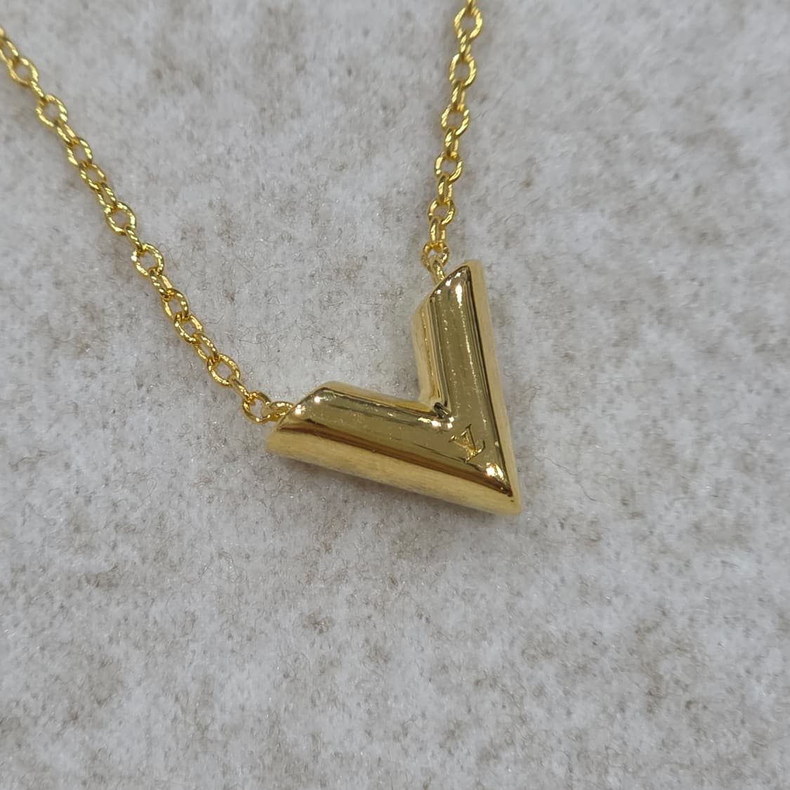 루이비통 에센셜 v 목걸이 상품이미지10